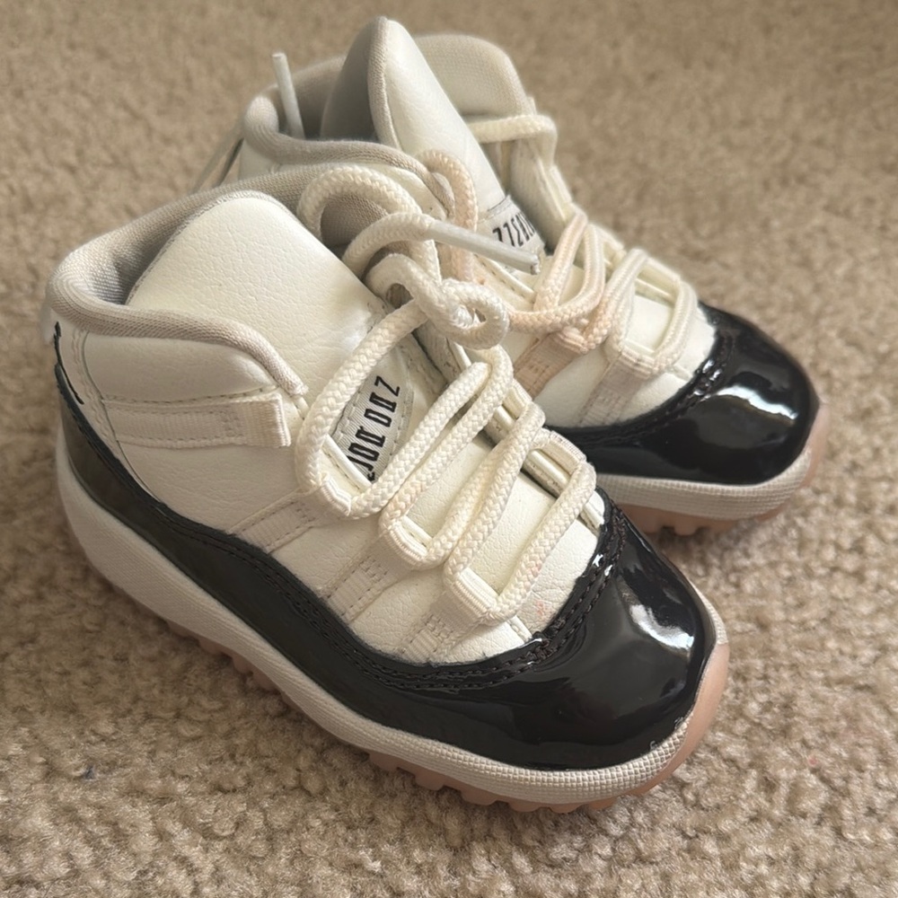 Jordan Kids Cream and Black High-Top Sneakers